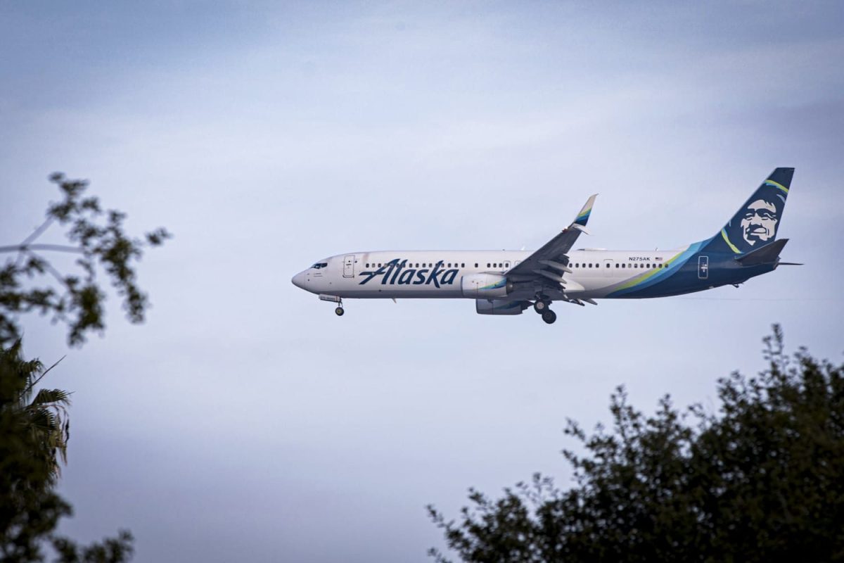 Student Pilot Charged After Attempting to Access Cockpit on Alaska Airlines Flight