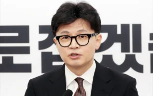 South Korean Ruling Party Leader Resigns Amid Political Crisis