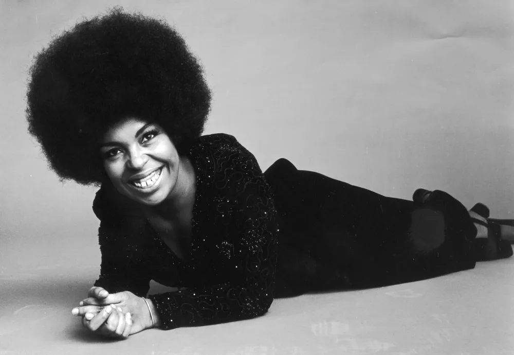 Roberta Flack Dies at 88 as Music Industry Mourns a Legend