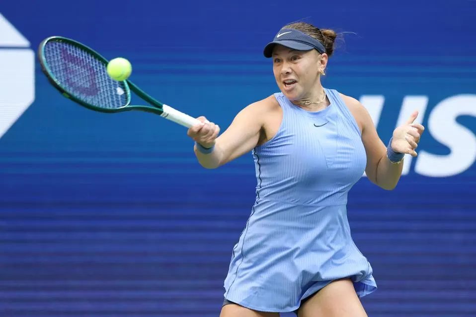 Amanda Anisimova Shocks Iga Swiatek in US Open Quarterfinals